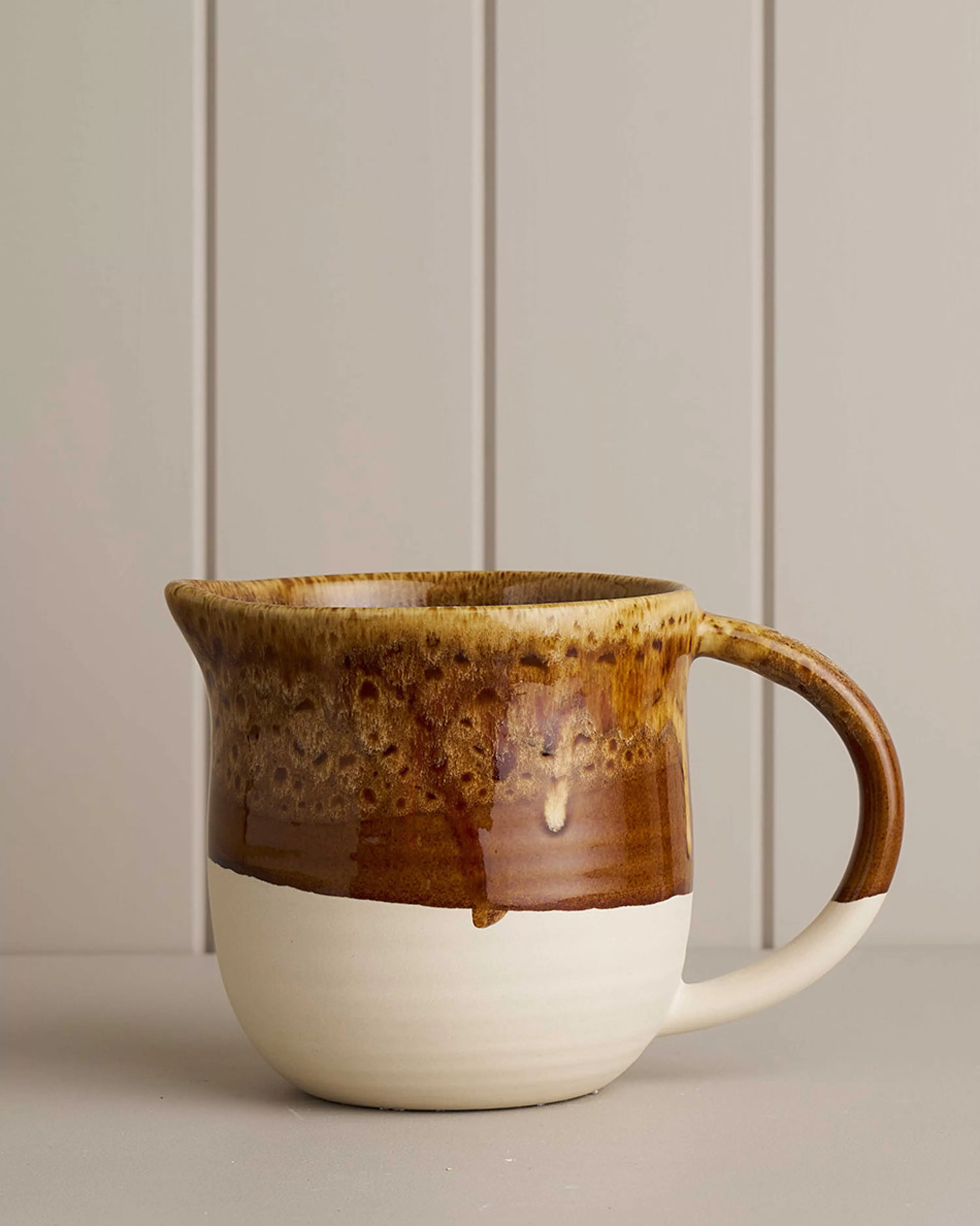 Robert Gordon Jugs-Briar Jug / Crema