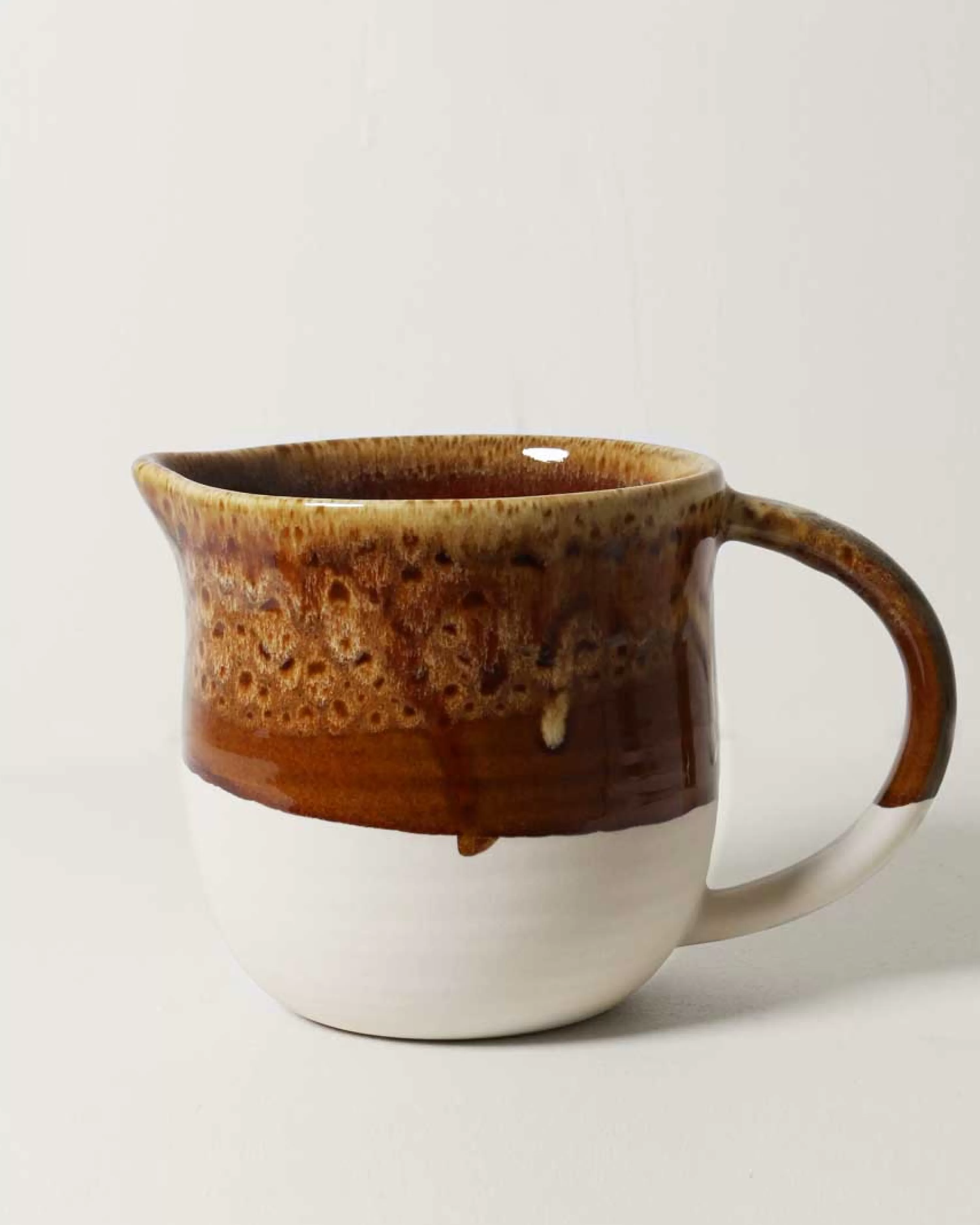 Robert Gordon Jugs-Briar Jug / Crema