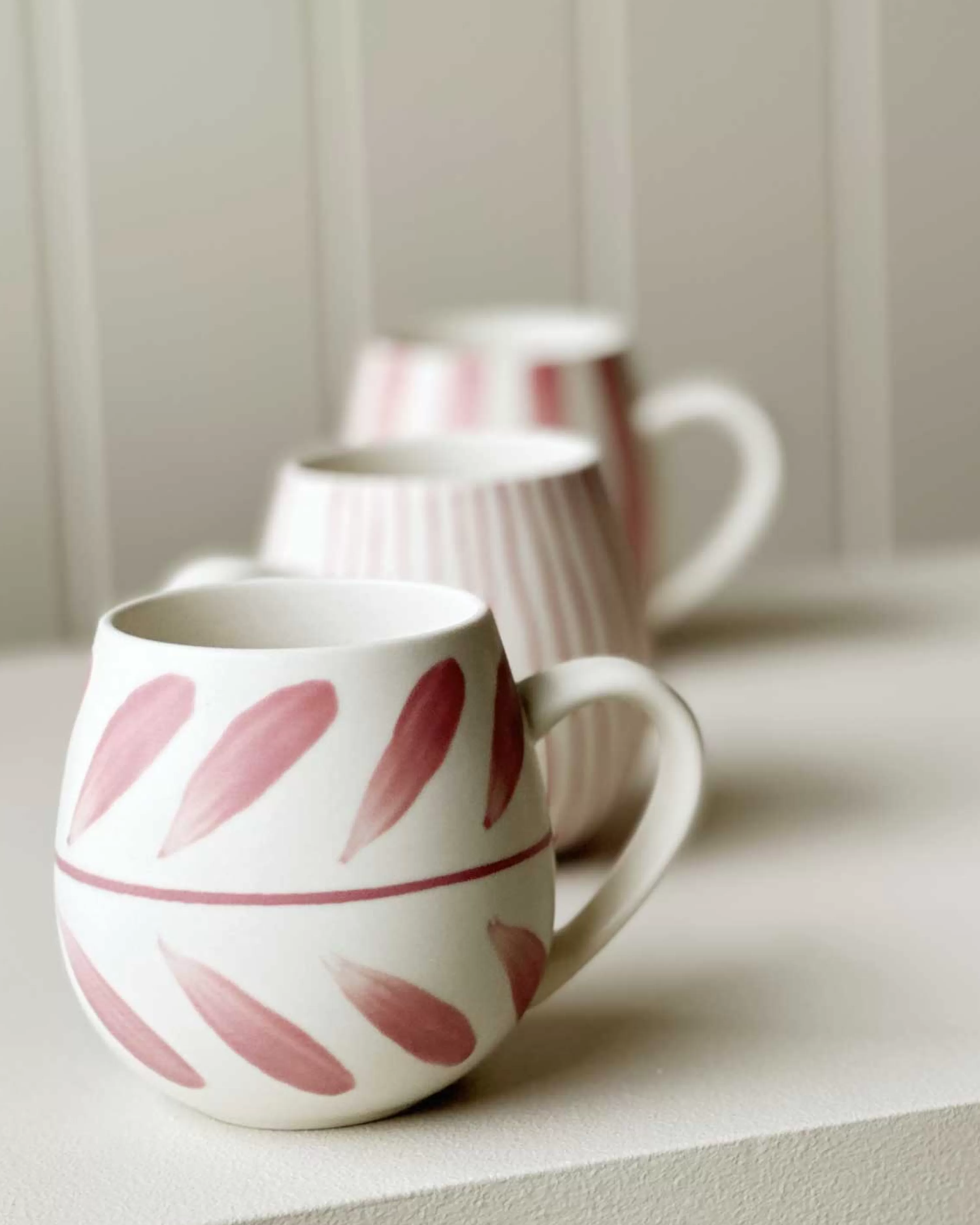 Robert Gordon Mugs & Cups-Hug Me Mugs / Rose Brush